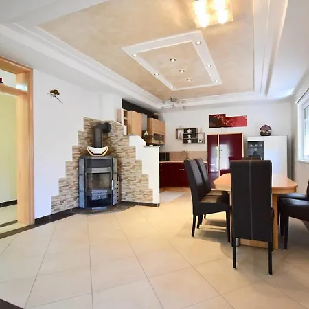 Ground Floor With Grill Appartamento