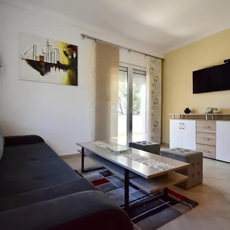 Ground Floor With Grill Appartamento *