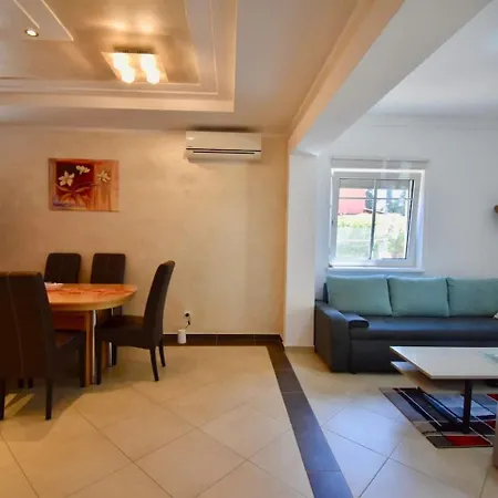 Ground Floor With Grill Appartamento *